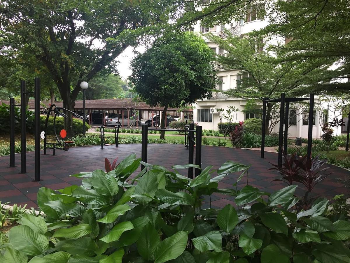Cozy Kelana Jaya Semi-D Apt Near Mall, College & Hospital Petaling Jaya Eksteriør billede